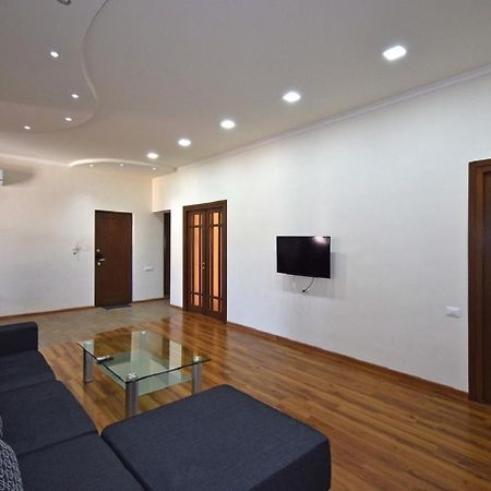 Tumanyan Street 3 Bedroom Deluxe Apartment With Large Balcony Tm662 エレバン エクステリア 写真