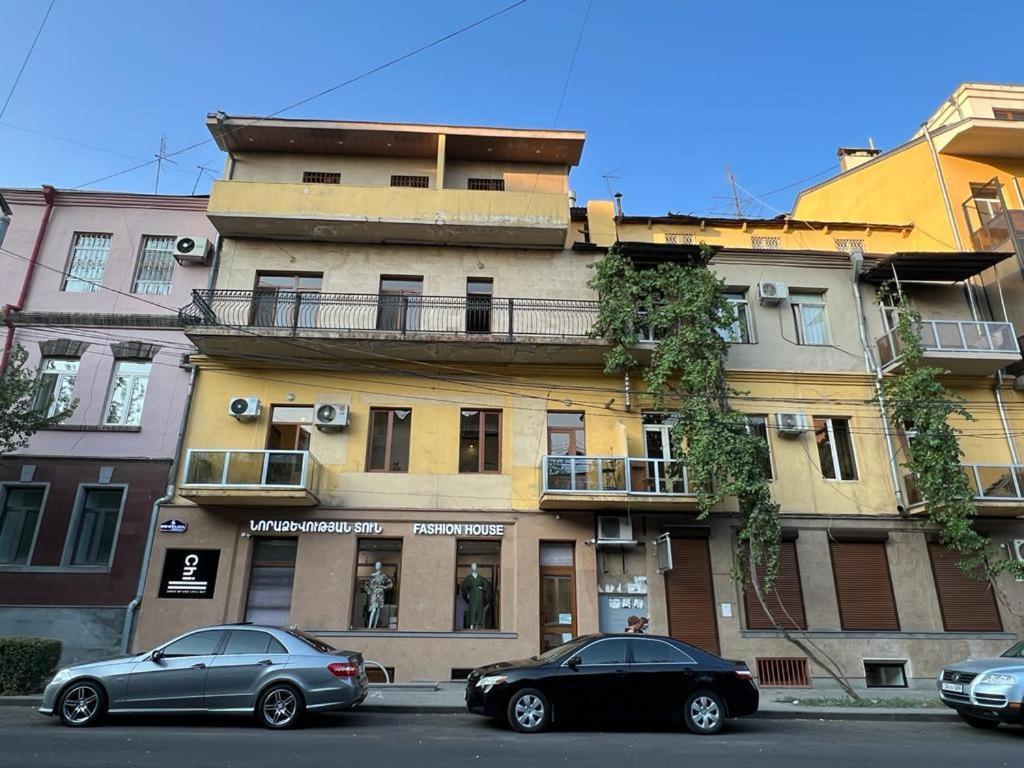 Tumanyan Street 3 Bedroom Deluxe Apartment With Large Balcony Tm662 エレバン エクステリア 写真