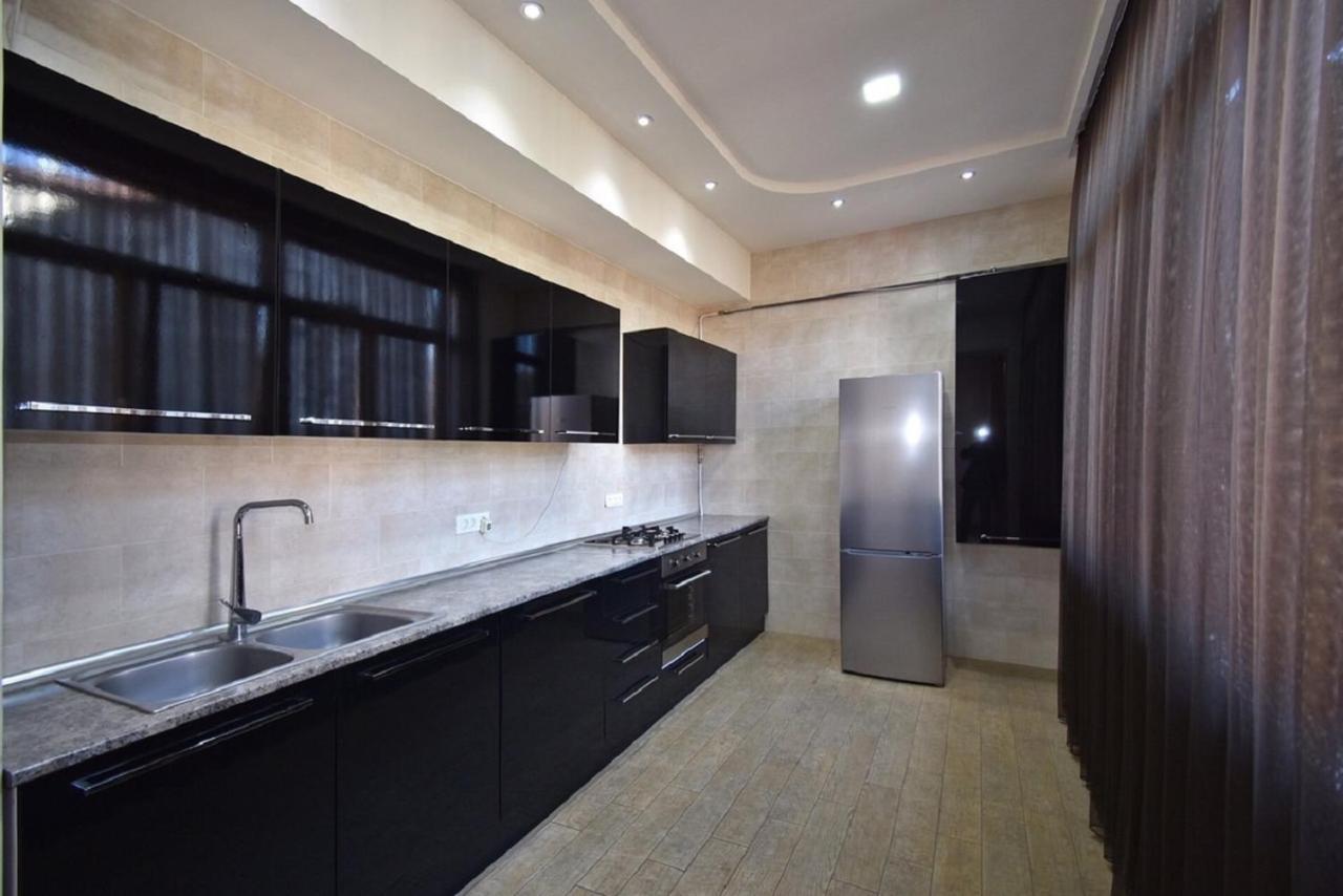 Tumanyan Street 3 Bedroom Deluxe Apartment With Large Balcony Tm662 エレバン エクステリア 写真