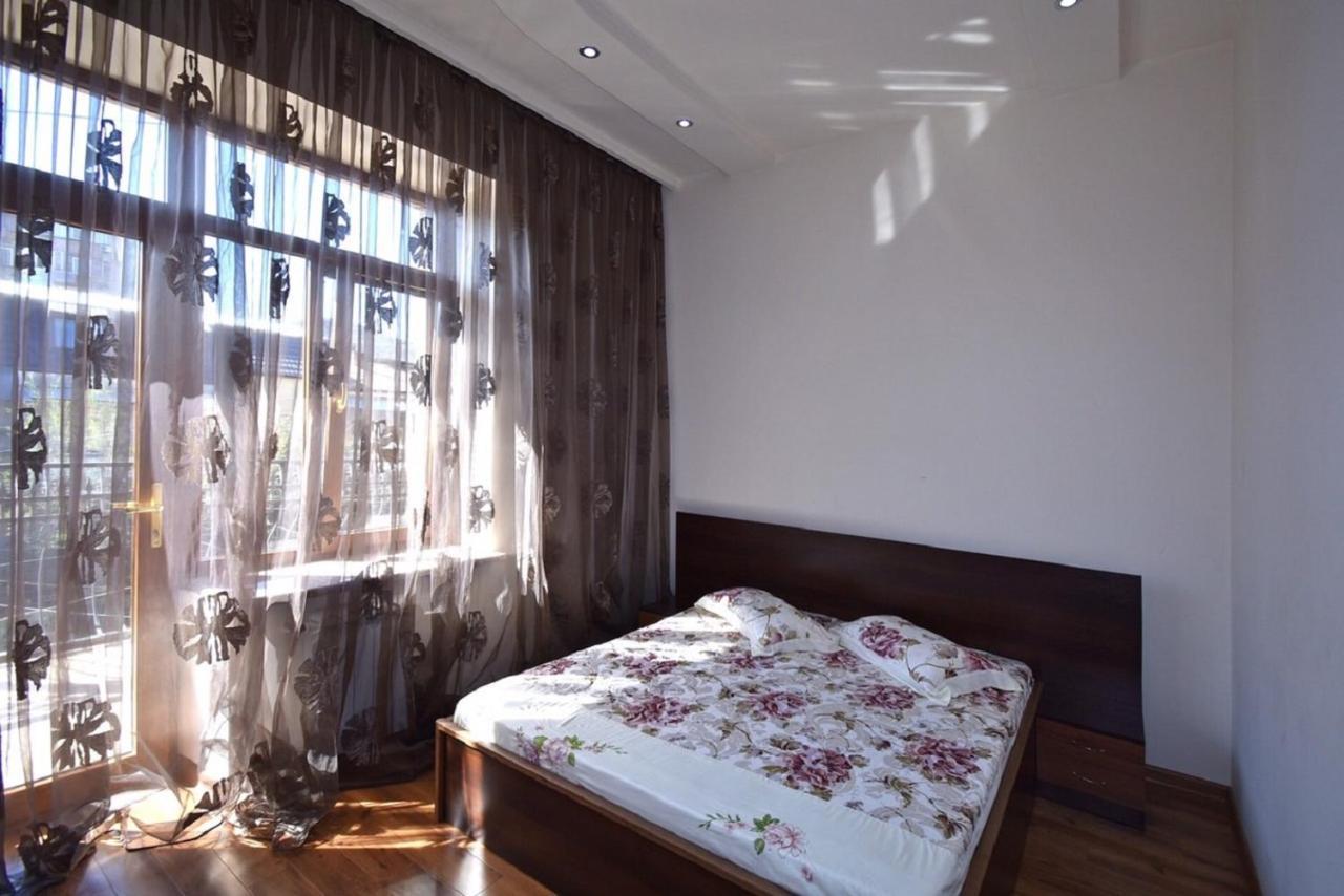 Tumanyan Street 3 Bedroom Deluxe Apartment With Large Balcony Tm662 エレバン エクステリア 写真